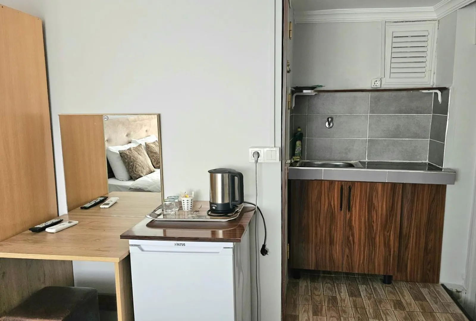 Grey House Apartments - Historical Peninsula