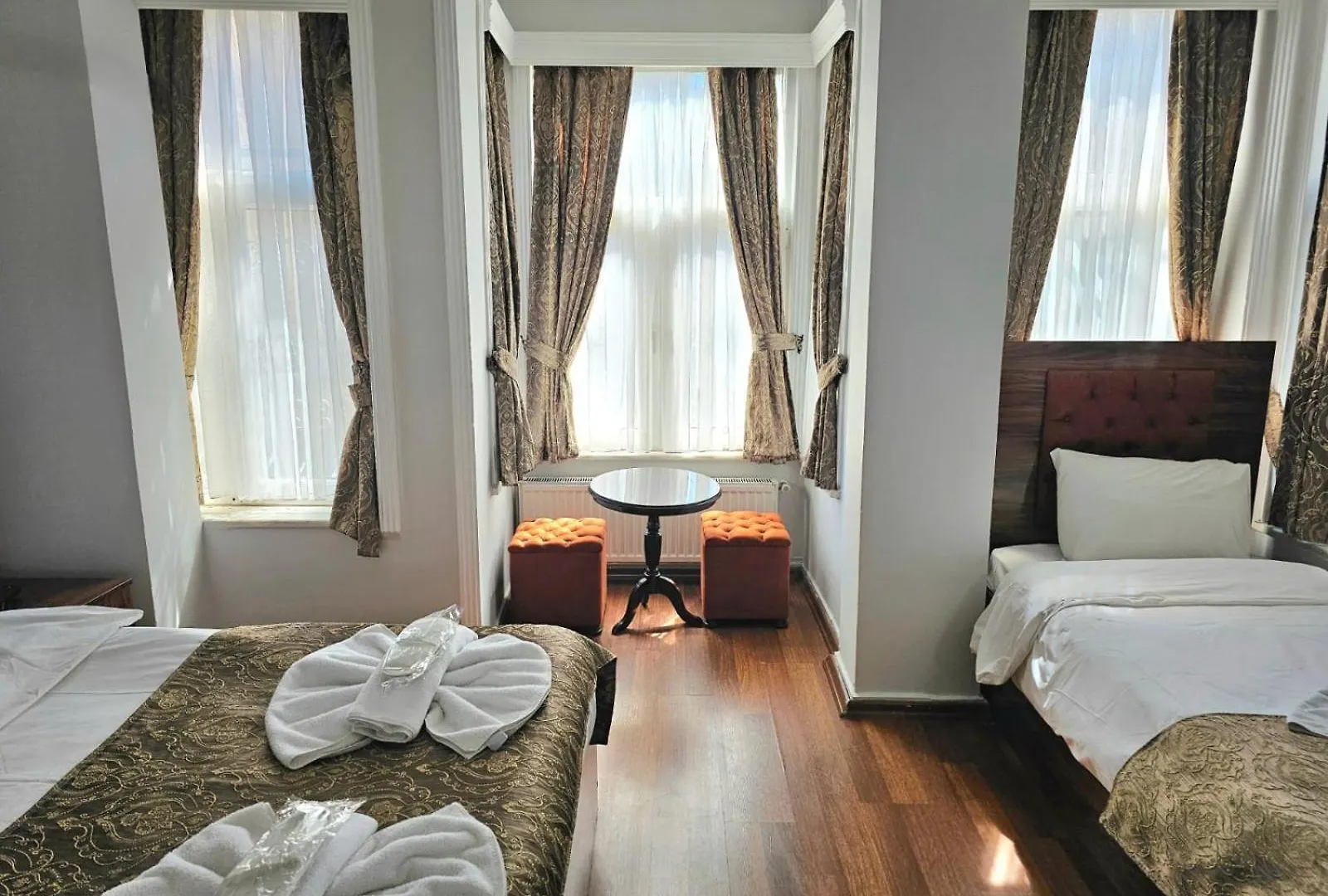 Grey House Apartments - Historical Peninsula