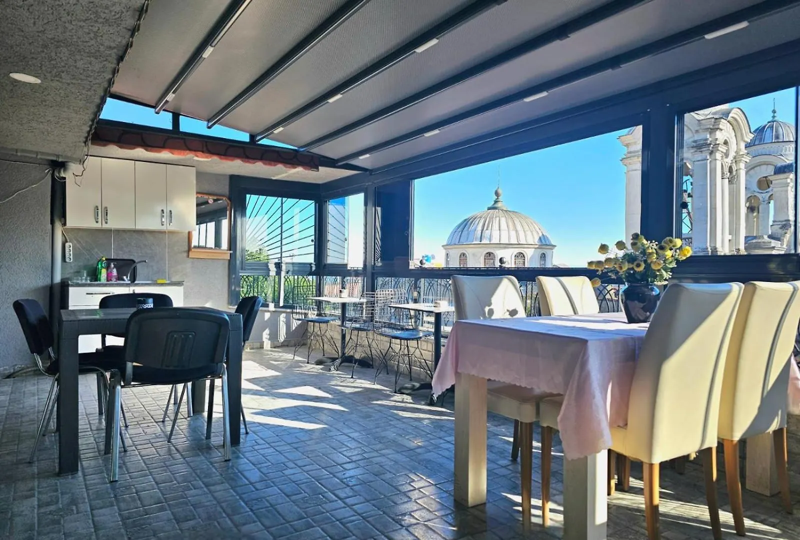 Grey House Apartments - Historical Peninsula